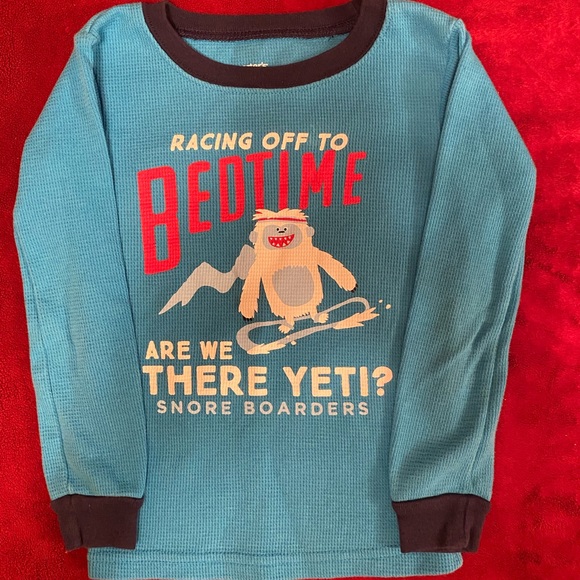 2 boys Carter’s pjs - Picture 3 of 7